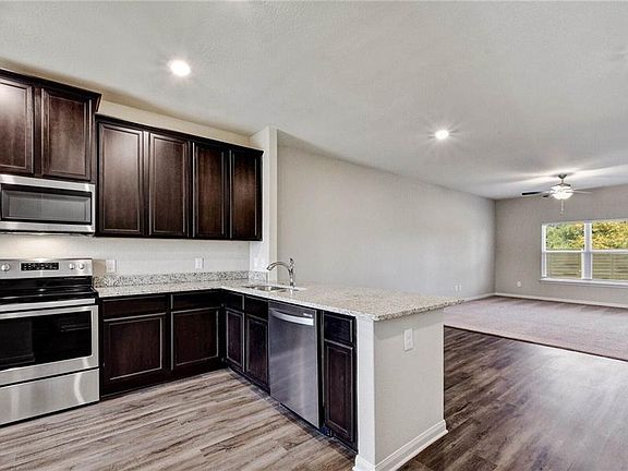 5th image of 217 Mount Vernon Way