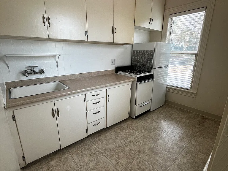 840 E 1st Ave #3 — Photo 5
