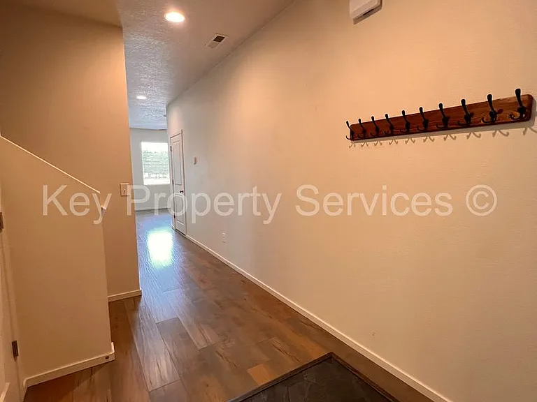 5600 NE 129th Pl — Photo 2