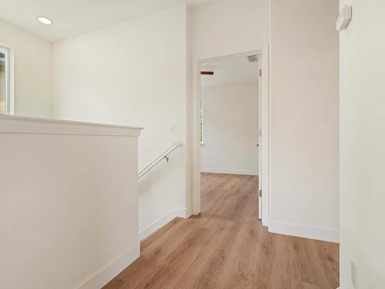 1136 Rothbury Ln — Photo 11