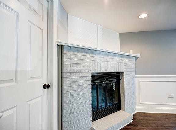 3rd image of 9213 S Parkside Ave