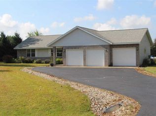 W7307 Karamarie Dr, Pardeeville, WI 53954