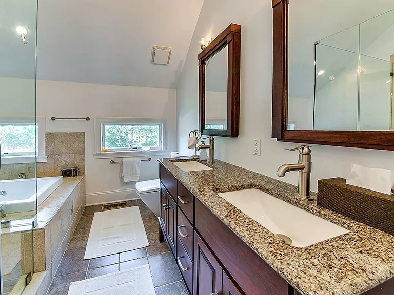 23 Hedges Banks Dr — Photo 16