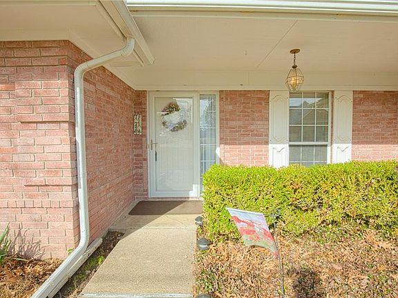 2nd image of 412 Creekside Dr