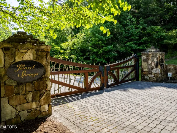 509 Lady Slipper Ln, Townsend, TN 37882