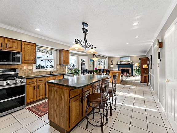 5th image of 173 Slatewood Ct