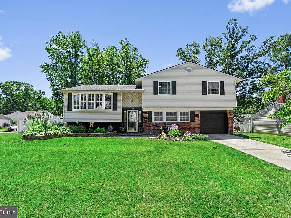 1st image of 1049 Standish Dr
