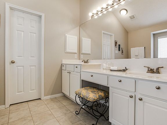 4th image of 2929 Coventry Ln