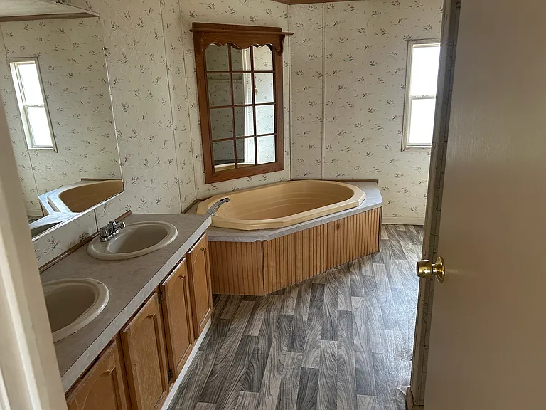 301 Elm Ln — Photo 5