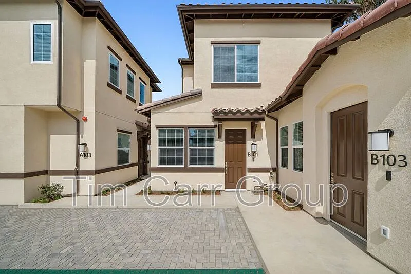 2 bed, 2.0 bath, 798 sqft, $3,895 — Photo 2