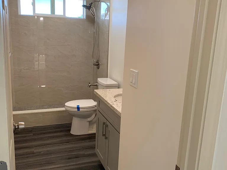 Bathroom #1, full amenity