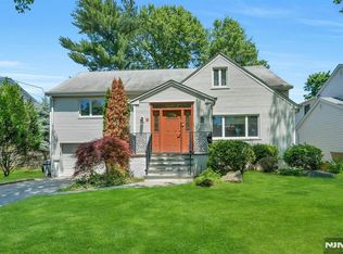 805 Washburn St, Teaneck, NJ 07666