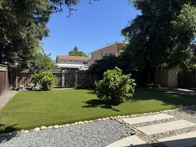 1372 University Ave — Photo 20
