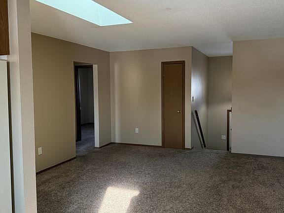 2nd image of 1006 Castlewood Dr