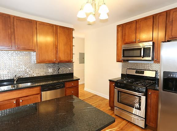 3rd image of 2239 W Rosemont Ave #2