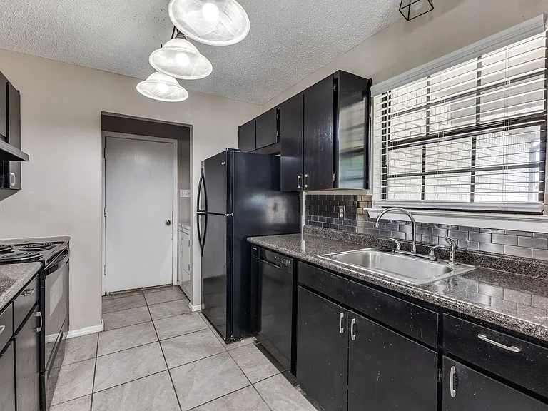 8602 Skyview — Photo 9