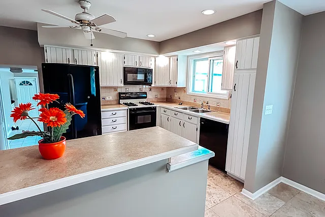 1491 Kathleen Way — Photo 6