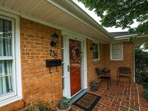3rd image of 735 Sanhill Dr