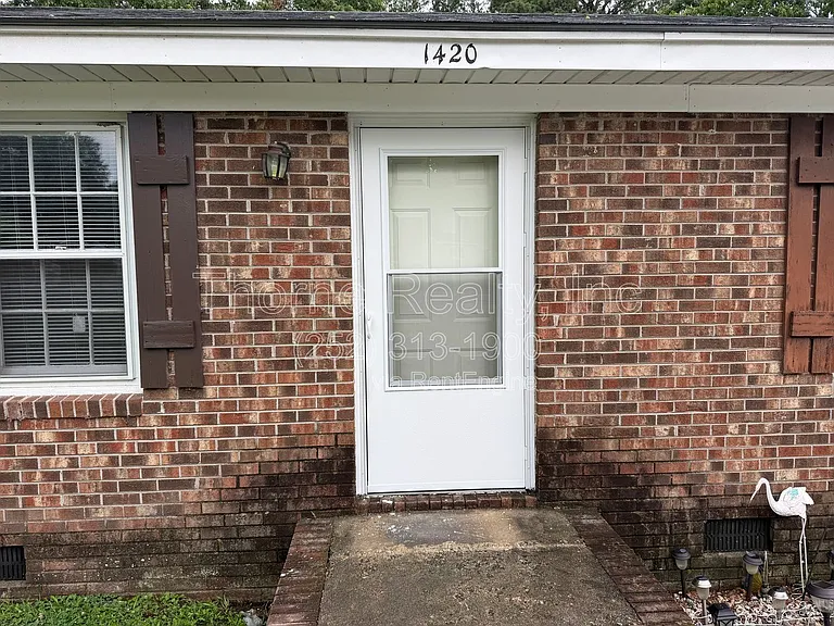 1420 Barnes St — Photo 2