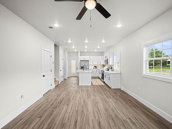 5th image of 101-103 Elkchester Cir