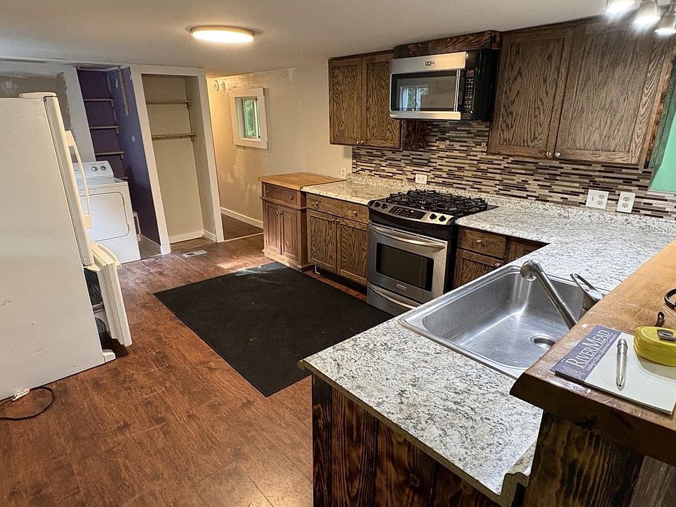 1st image of 6 Evergreen Lane