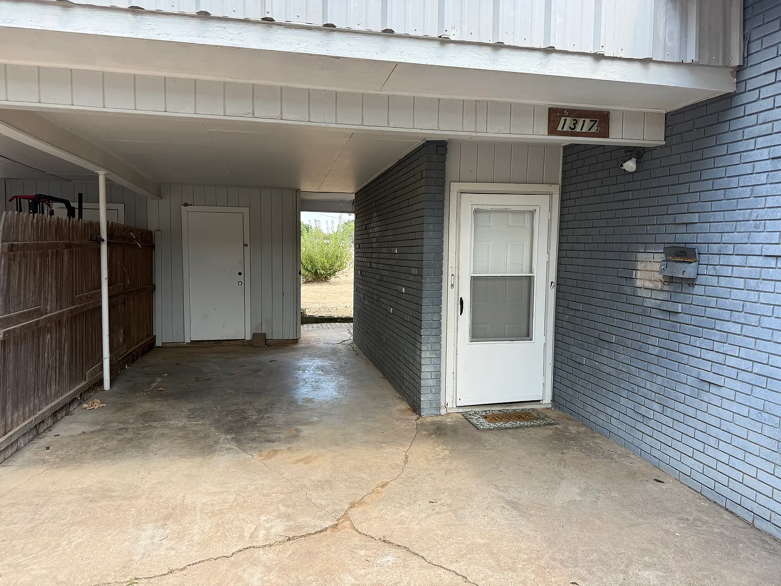 2 bed, 900 sqft, $975 — Photo 2