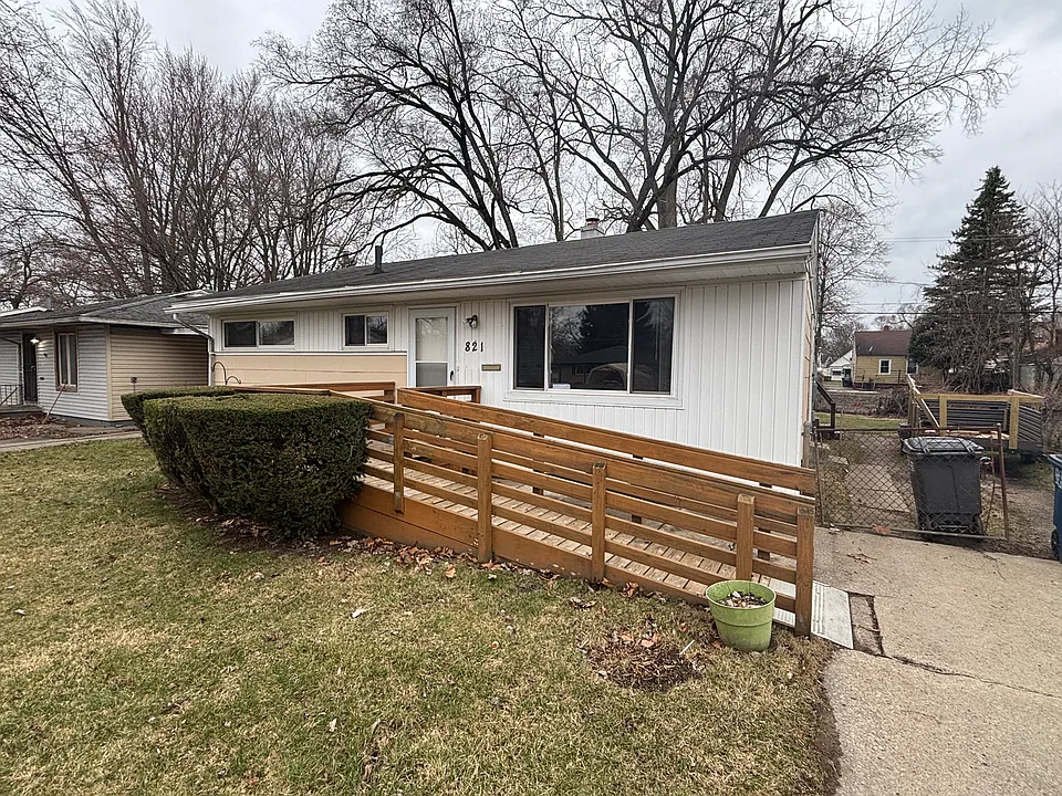 821 Ranch Dr