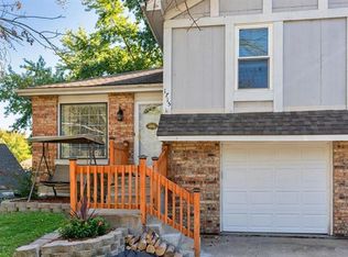 1715 E Penrose Ln, Olathe, KS 66062