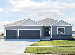 1514 68th Ave S, Fargo, ND 58104