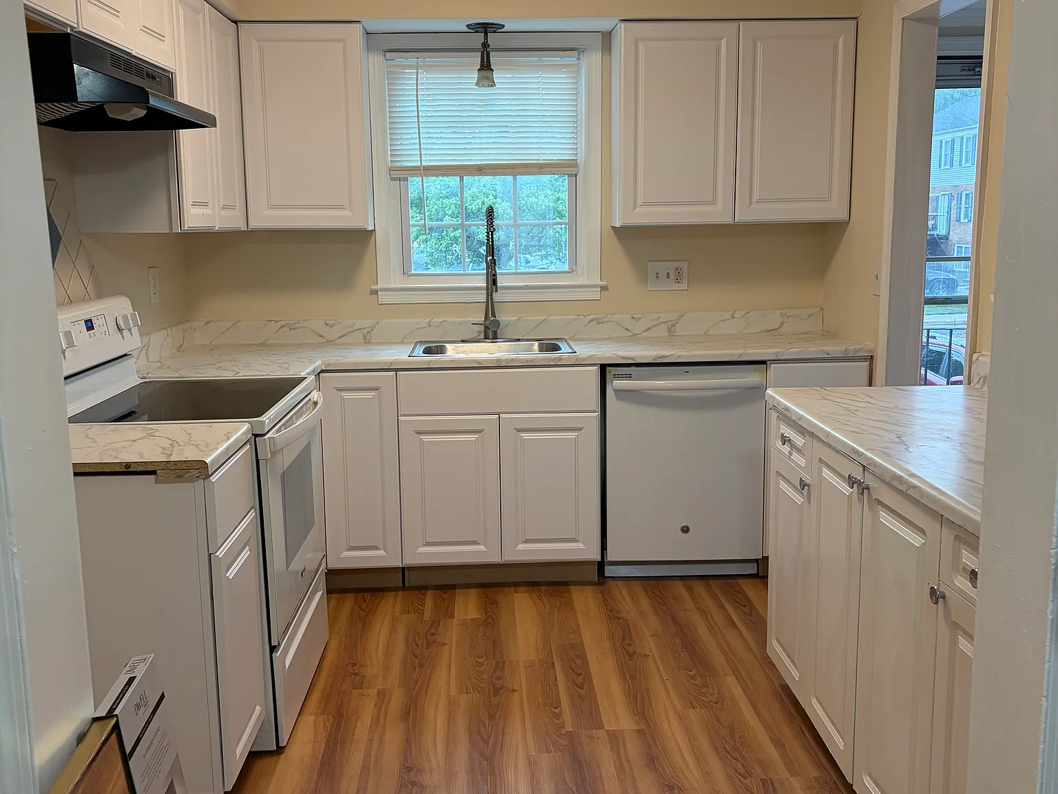 2 bed, 1.5 bath, 1162 sqft, $2,175 — Photo 3