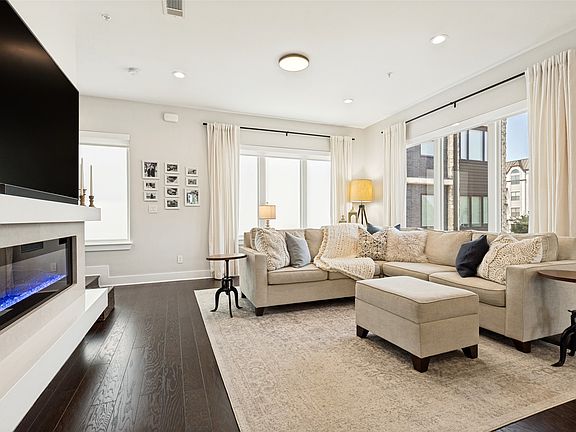 3rd image of 4060 Spring Valley Rd #101