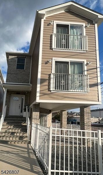 1st image of 66 Delaware St