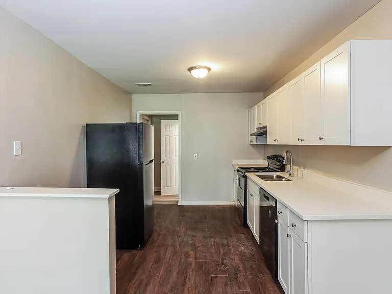 730 Parker St — Photo 6