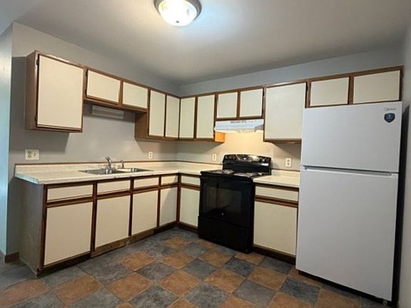 4th image of 1103 Glades Dr #8