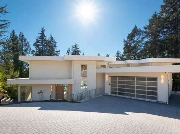 4437 Piccadilly N, West Vancouver, BC V7W 1E2