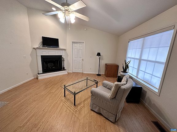 2nd image of 733 Jefferson Dr
