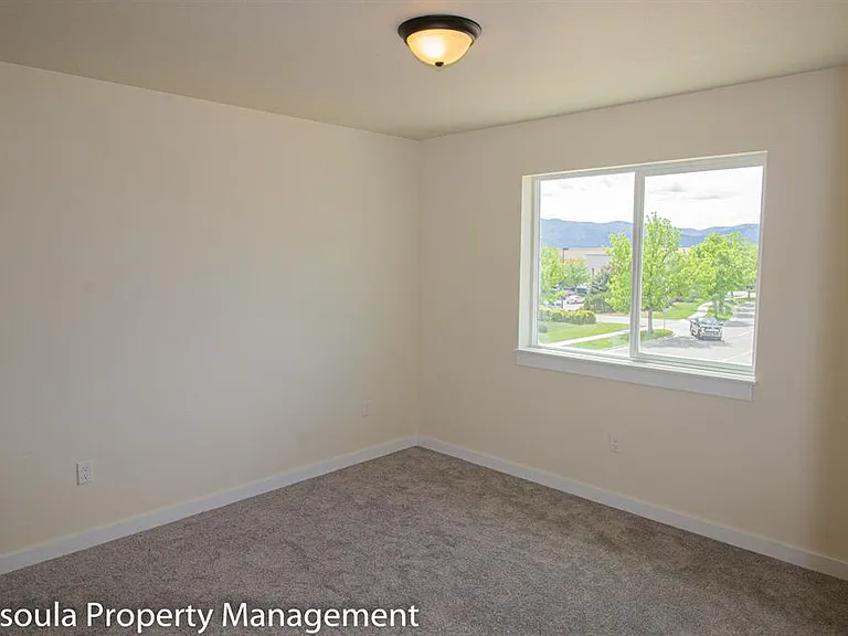 American Way Apartments — Photo 16