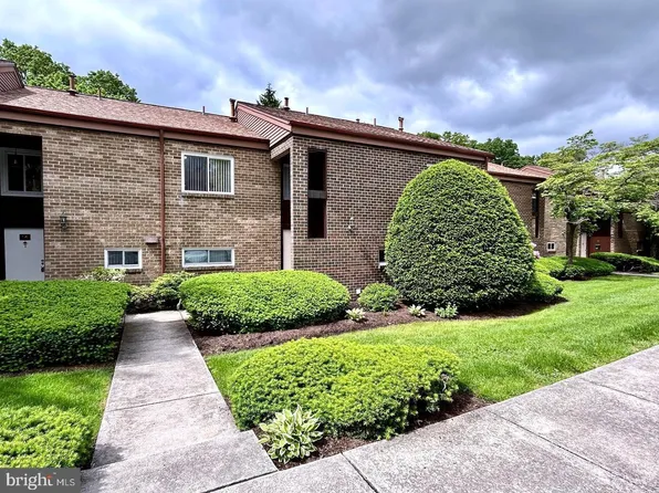 15 Campbell Pl, Camp Hill, PA 17011