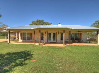 3017 Cr 307, Llano, TX 78643
