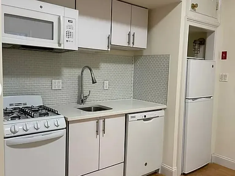 329 Lexington Ave #4-E — Photo 4