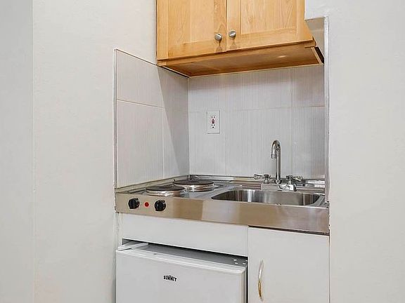3rd image of 345 W 30th St APT 1C