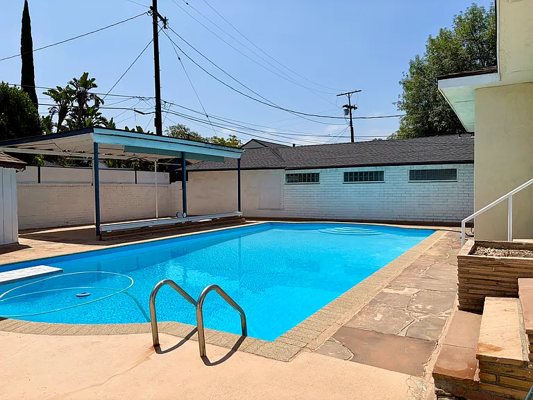 4506 Bakman Ave — Photo 32