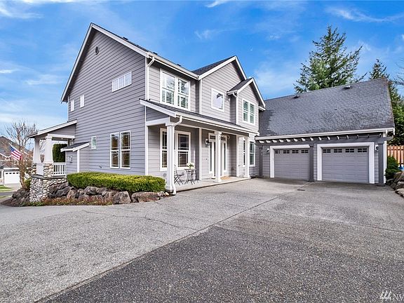 3rd image of 6223 Fairway Pl SE