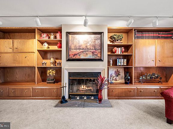 5th image of 705 Hillary Ct #705