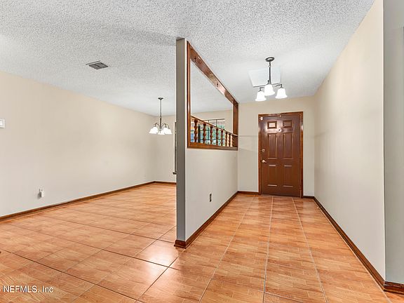 3rd image of 526 SAMUEL HUNTINGTON Street