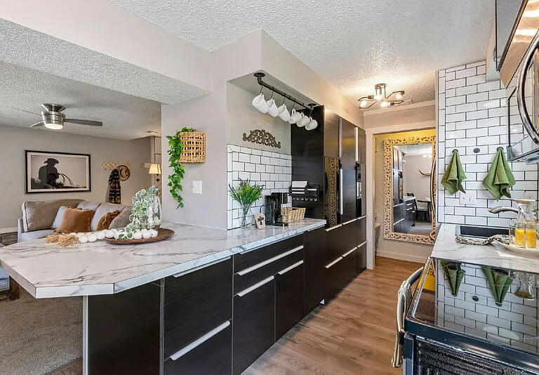 4327 W Grover St — Photo 13