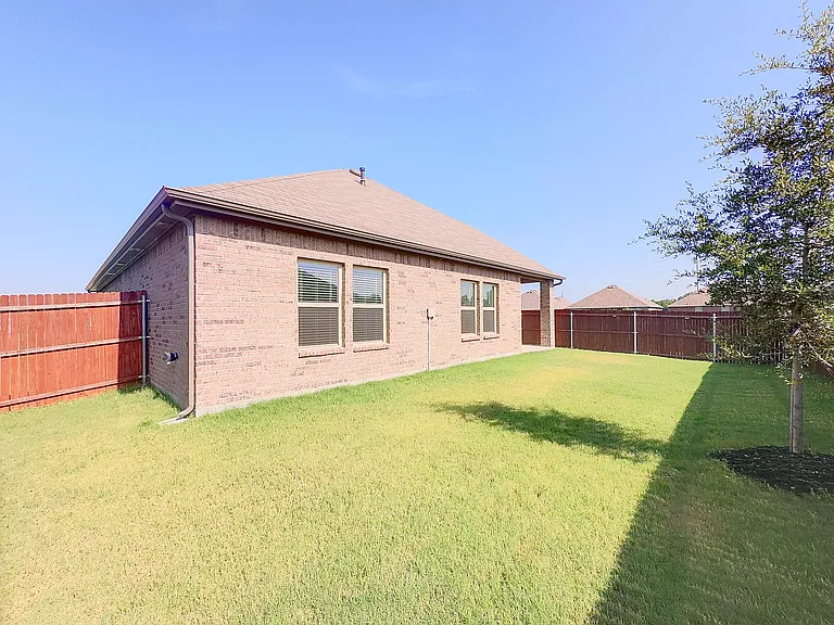 218 Alice Springs Ln — Photo 23