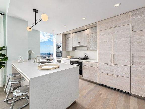 4th image of 1 City Poin APT 36A
