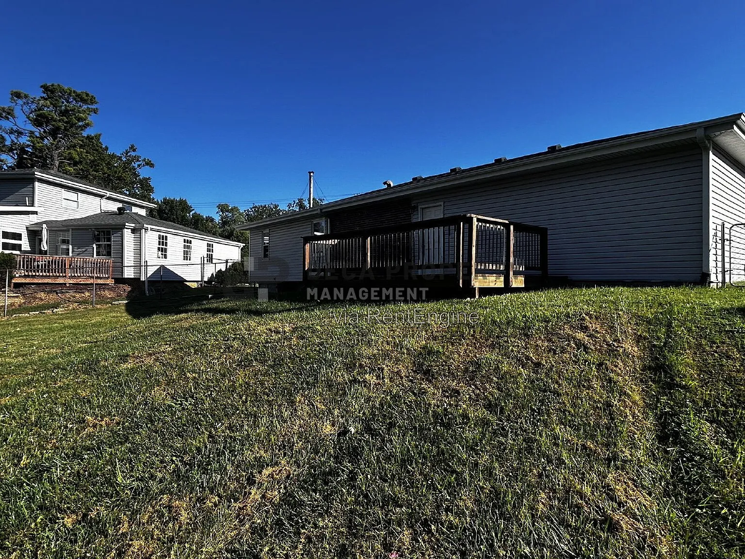 3 bed, 1.5 bath, 936 sqft, $2,300 — Photo 3