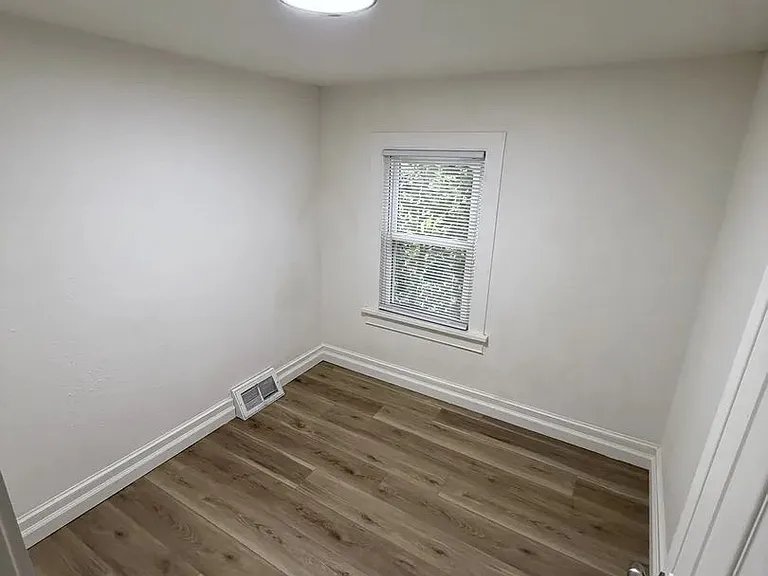 413 Dove St — Photo 3